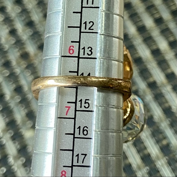 Beautiful Vintage Cluster Flower Ring with Blue and Clear Crystals (size 6.5) - Picture 9 of 13